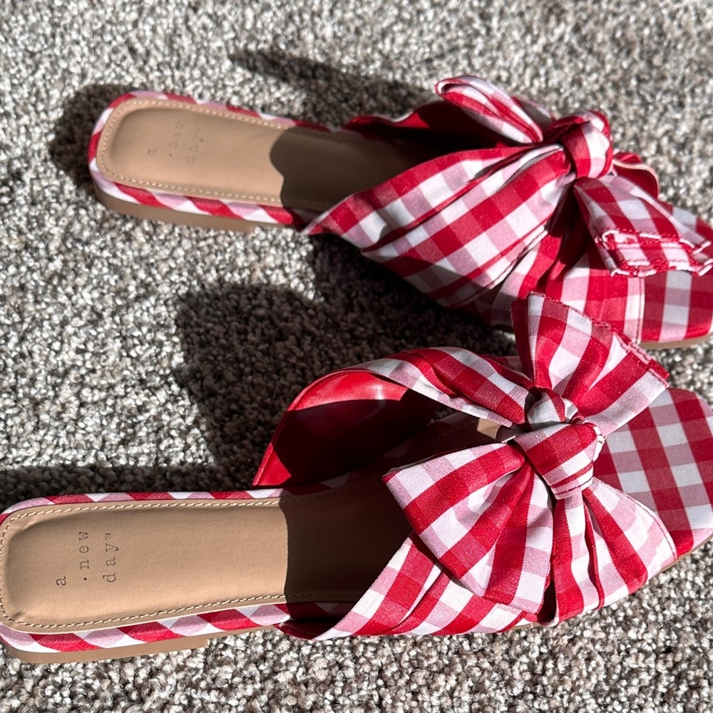 EUC Size 8 Target slip on red/white gingham sandals